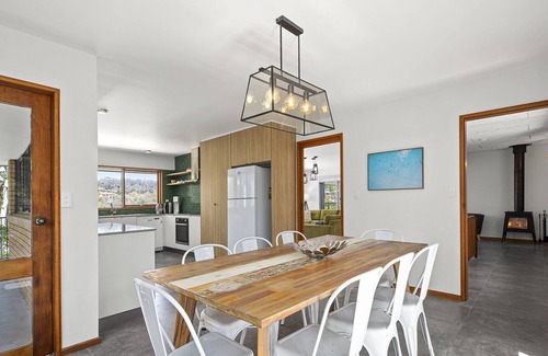 Korora House | Beautifully furnished 4 bedroom home in a prime beachside location