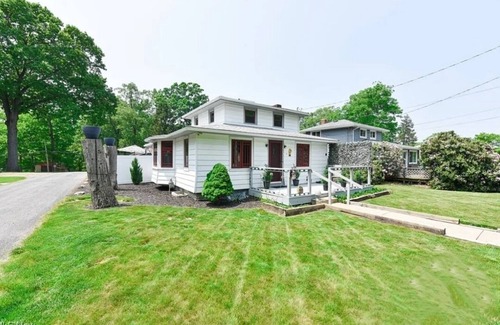 Portage Lakes Cottage | Beautifully furnished cottage in Portage Lakes