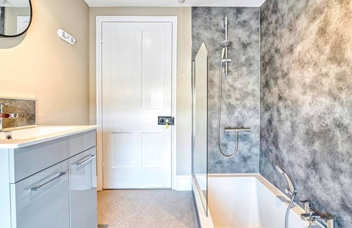 Pontrilas House | Beautifully Modern 2-Bed House