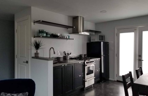 North Hollywood Cottage | Beautifully Newly Renovated Private Guesthouse