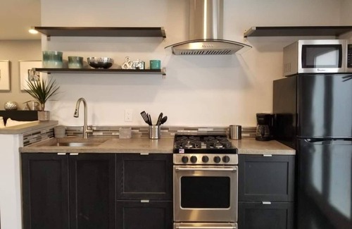 North Hollywood Cottage | Beautifully Newly Renovated Private Guesthouse
