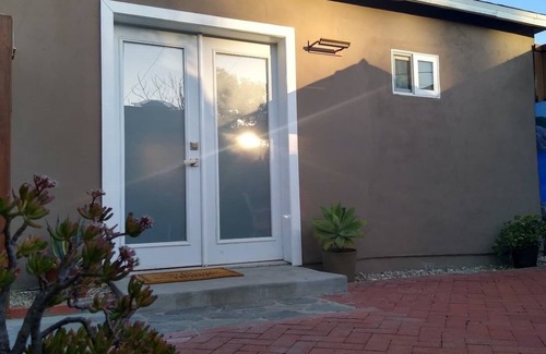North Hollywood Cottage | Beautifully Newly Renovated Private Guesthouse