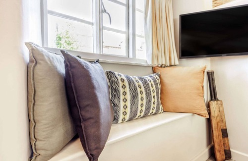 Ebrington Cottage | Beautifully presented 17th century Cotswold holiday cottage - Cricket Cottage