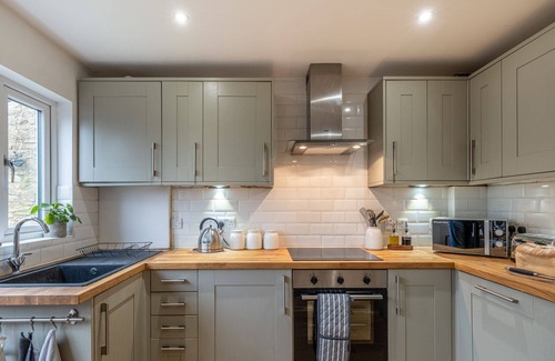 Chipping Norton Cottage | Beautifully presented dog friendly holiday - The Snug