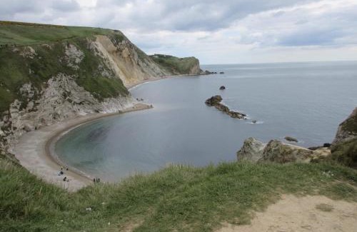 Holworth House | Beautifully presented beachcomber holiday home sited on the Durdle Door holiday park within a few minutes walk from the path that leads to the famous Durdle Door arch and Lulworth cove
