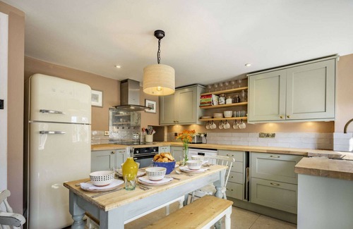 Inchbrook Cottage | Beautifully presented dog friendly holiday cottage in the Cotswolds - Peppercorn Cottage