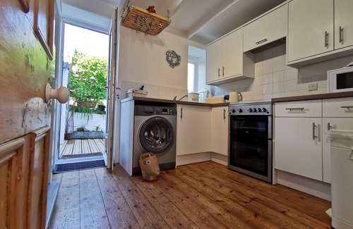 Newlyn Cottage | Beautifully presented former Fishermans Cottage and Pet Friendly