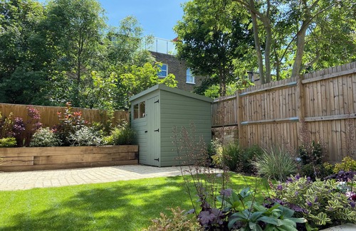 Ferndale Apartment | Beautifully presented large garden flat in Clapham, 5 mins from tube