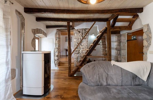Martina Villa | Beautifully renovated holiday home on a small hill with wonderful sea view