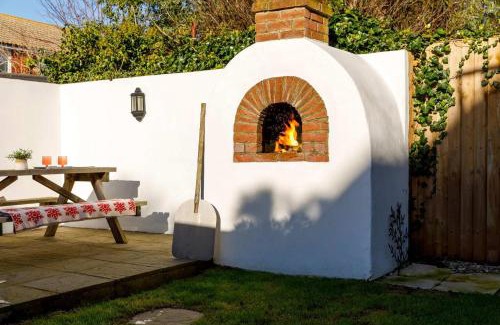 Selsey House | Beautifully Refurbished 4-Bed Beachside Retreat