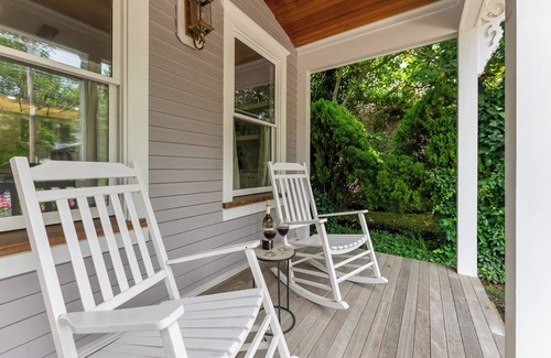West Cape May House | Beautifully Remodeled Historic Designer 6 Bedroom/Walk to Beach/City/Restaurants