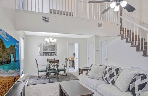 East Arlington House | Beautifully Remodeled Lakefront Townhome