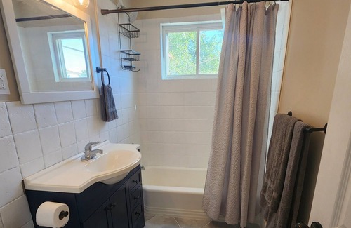 Kansas City Apartment | Beautifully Remodeled 2 Bed 1 Bath Fully Furnished Duplex