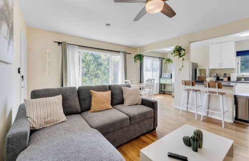 Del Rey Apartment | Beautifully Remodeled 2bed/1bath Apartment. Top Location, 15 min to Beach!