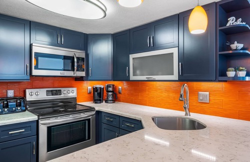 Holiday Isle Condo | Beautifully remodeled Beachfront Condo, spectacular views (320)