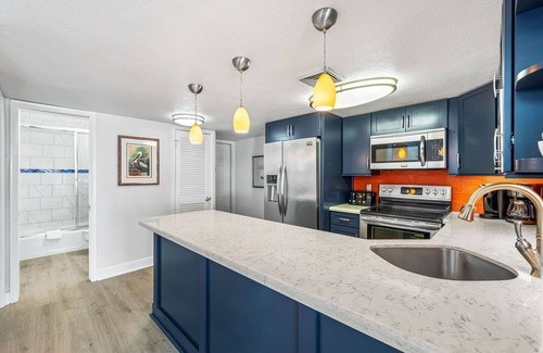 Holiday Isle Condo | Beautifully remodeled Beachfront Condo, spectacular views (320)