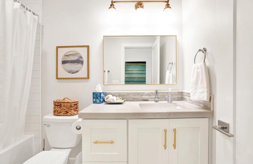 Fullerton House | Beautifully Remodeled House 5 miles to Disney