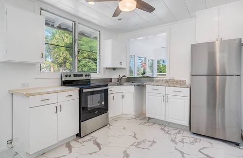 Lanikai House | Beautifully remodeled Lanikai house,spacious inside alot of green space outside