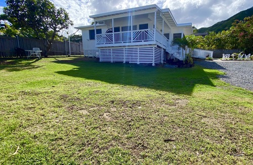 Lanikai House | Beautifully remodeled Lanikai house,spacious inside alot of green space outside