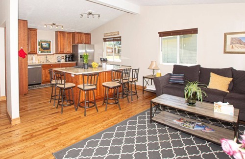 Columbine House | Beautifully Remodeled Ranch Sleeps 8