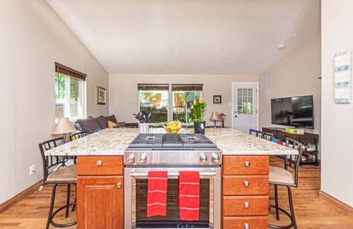 Columbine House | Beautifully Remodeled Ranch Sleeps 8