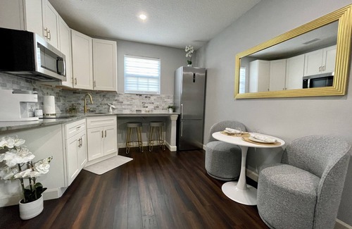 Southgate Apartment | Beautifully remodeled Apartment in Central Sarasota -5 miles to Siesta Key!