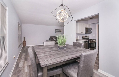 Beachwood Condo | Beautifully Renovated 2Bdrm Cleveland Suburb Condonn