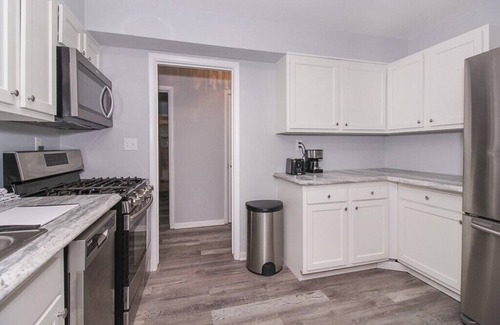 Beachwood Condo | Beautifully Renovated 2Bdrm Cleveland Suburb Condonn