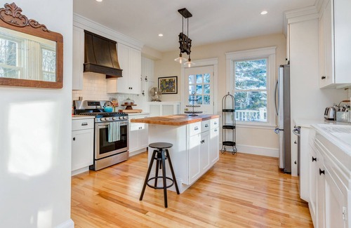 Willard House | BEAUTIFULLY Renovated: 6 min to DT Portland, 3 blocks to Willard Beach.