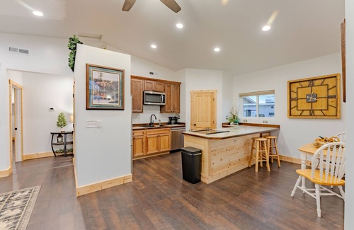 Great Falls Cabin | Beautifully renovated cabin gives the woodsy feel with city convenience.