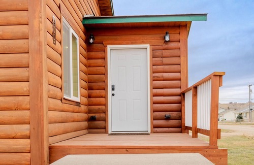 Great Falls Cabin | Beautifully renovated cabin gives the woodsy feel with city convenience.