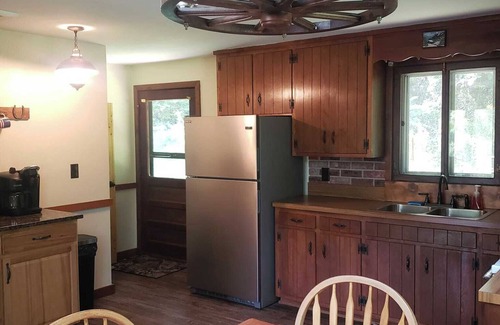 Blairs Mills Cabin | Beautifully renovated cabin near Blacklog Mountainn