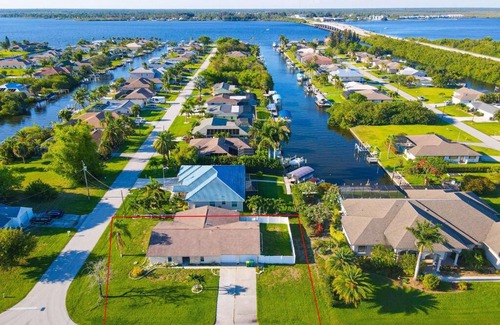Gulf Cove House | Beautifully renovated 3/2 close to iconic beaches