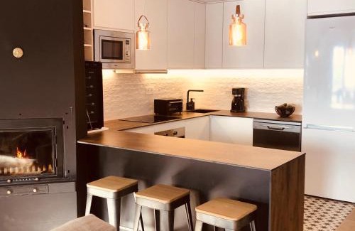 Pradollano Ski Chalet | Beautifully Renovated 4 Bedroom Apt + Kid's Room