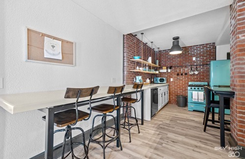 Tontitown House | Beautifully renovated 1800 SF home where modern amenities meet classic style .