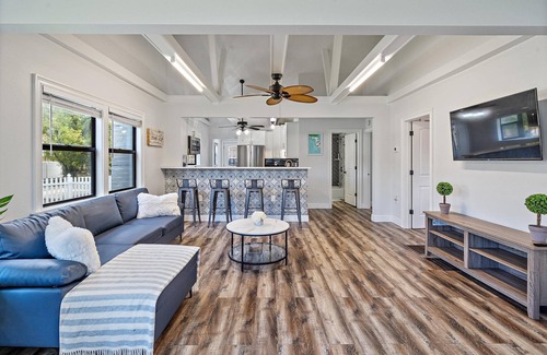 Gulfport Cottage | Beautifully renovated beach cottage!
