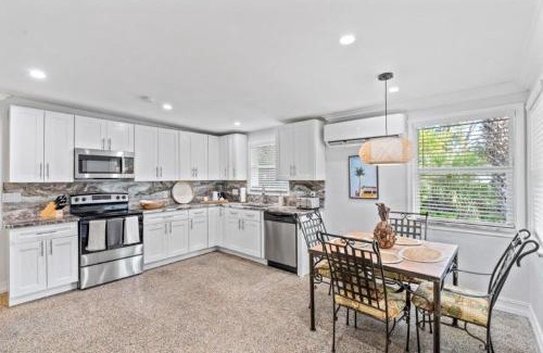 South Beach House | Beautifully Renovated 5 bedroom Vero Beach home