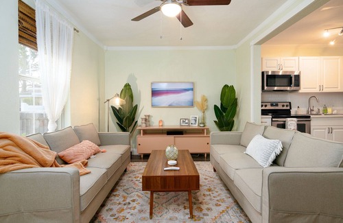 St. Petersburg - Clearwater Cottage | Beautifully restored Cottage -Pet friendly - firepit & gazebo -Centrally located