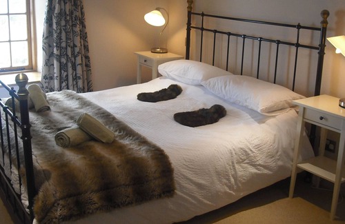 Kings Nympton Cottage | Beautifully restored thatched cottage near award winning pub - The Grove Inn