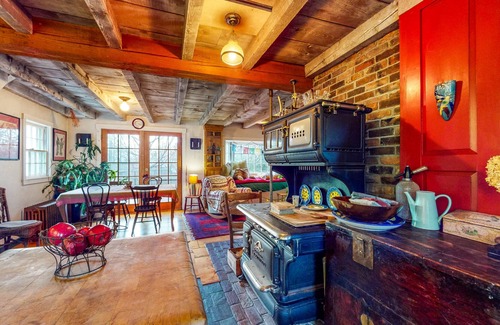 Calais House | Beautifully Restored Colonial Home on First Settler’s Site - Dog-Friendly
