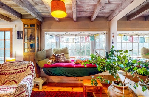Calais House | Beautifully Restored Colonial Home on First Settler’s Site - Dog-Friendly