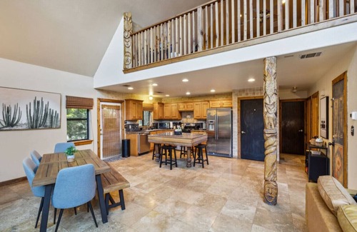 Oak Cliff House | Beautifully Secluded 3BR Home
