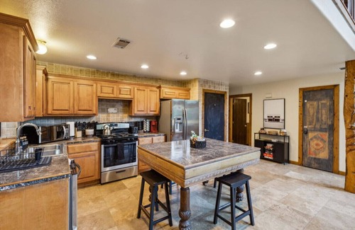 Oak Cliff House | Beautifully Secluded 3BR Home