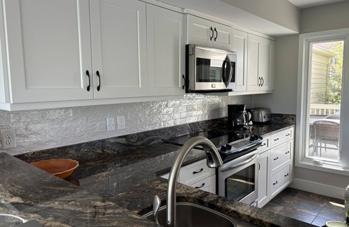 Spinnaker Beachhouses Villa | Beautifully updated villa! Walk to beach, pools, golf, amenity cards!