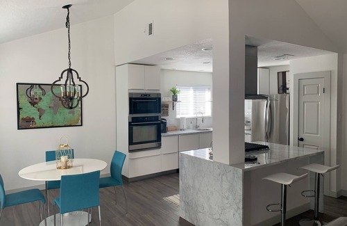 Milwood House | Beautifully updated, luxury home, close to Domain!