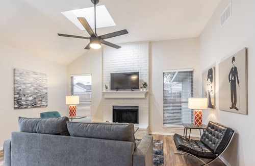 Oak Cliff House | Beautifully Updated Spacious Home/Foosball Table