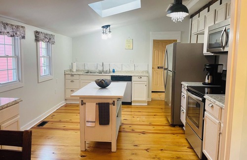 Perryville Cottage | Beautifully updated riverside 1840 cottage on the bourbon trail near Danville