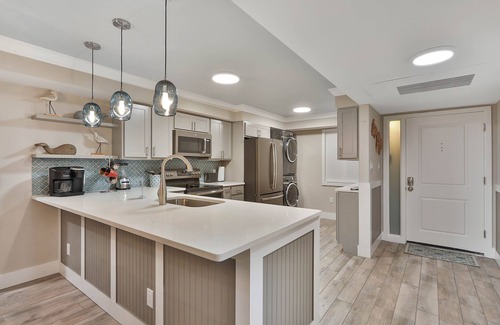 Folly Field Condo | Beautifully Renovated - Luxurious and Easily Accessible Unit!
