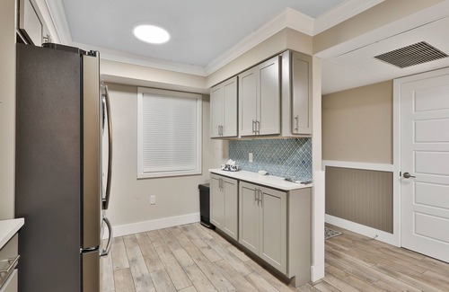 Folly Field Condo | Beautifully Renovated - Luxurious and Easily Accessible Unit!