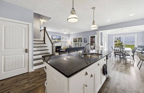 Marblehead House | Beautifully Appointed- Sunrise & Sunset Views in Bay Point Resort